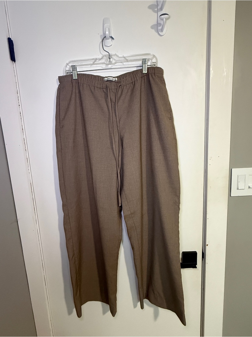 Abercrombie & Fitch Women’s Drawstring Pants in Brown